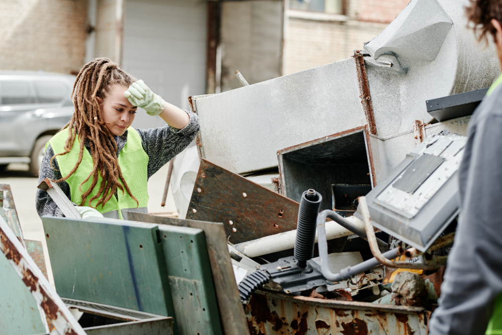 7 Reasons to Hire a Junk Removal Company